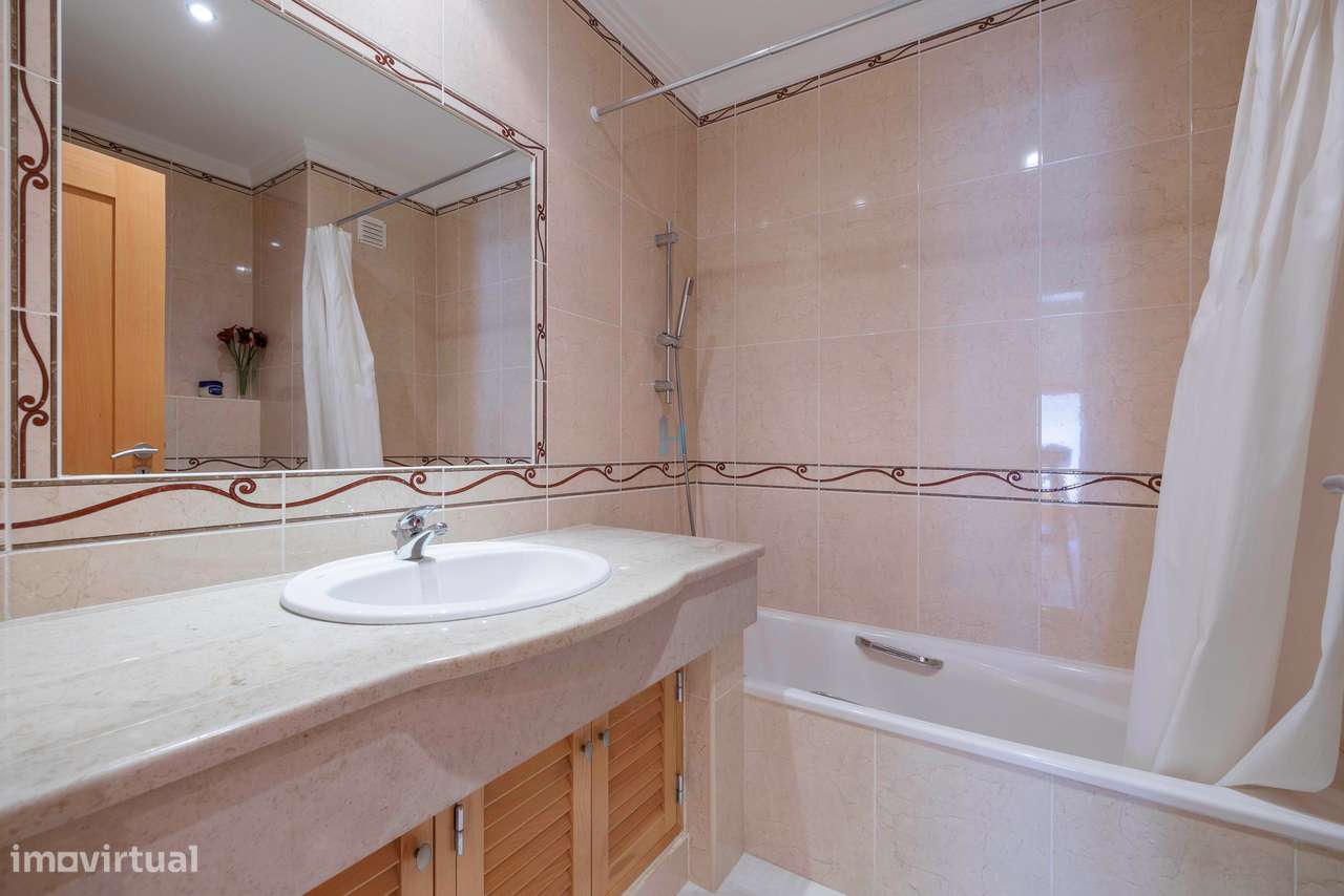 Vende-se Penthouse T3 na Praia da Rocha – localização privilegiada-7