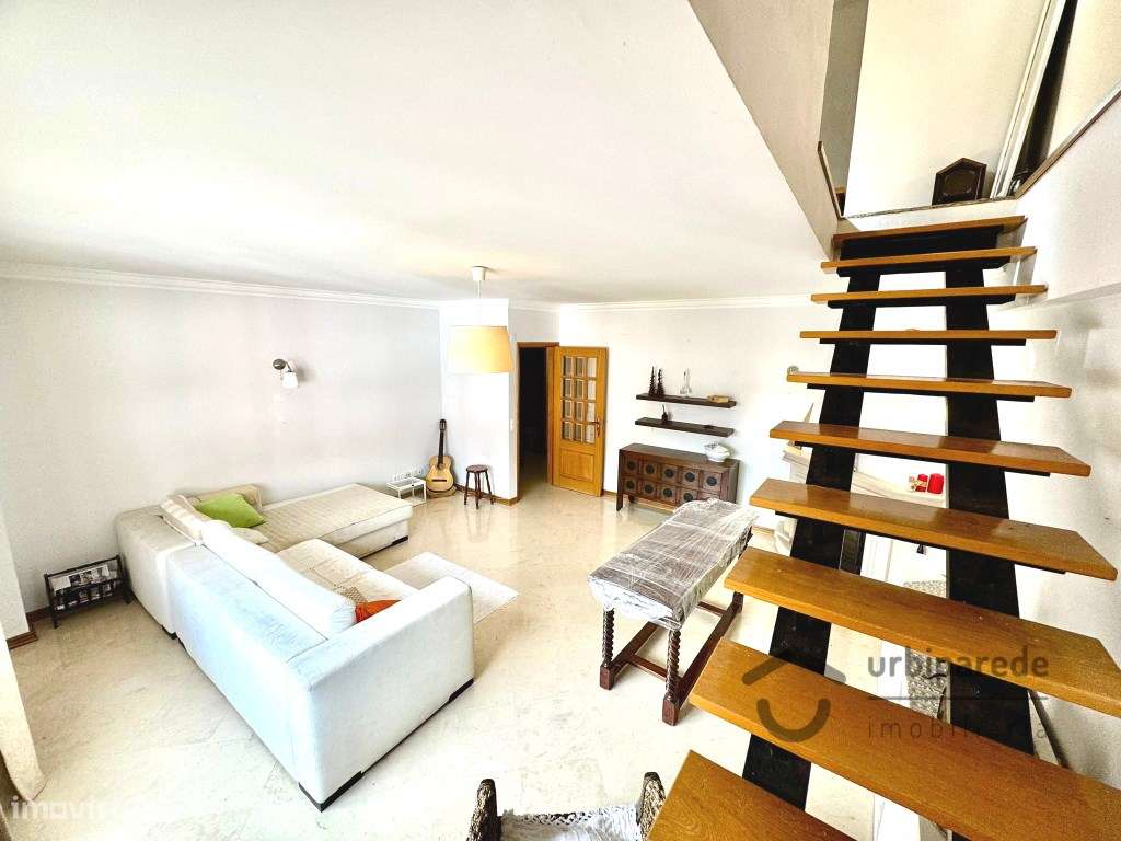Apartamento T2+1 Duplex, c/ parqueamento, Ramada Caneças.-6