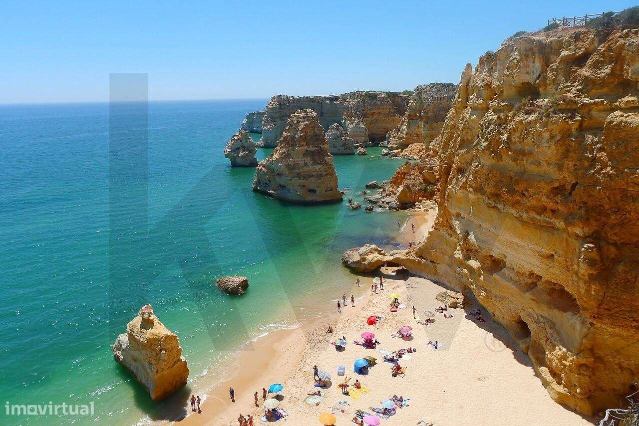 Exclusivo em Alvor: Moradia Isolada T5 com Máxima Privacidade e Confor-57