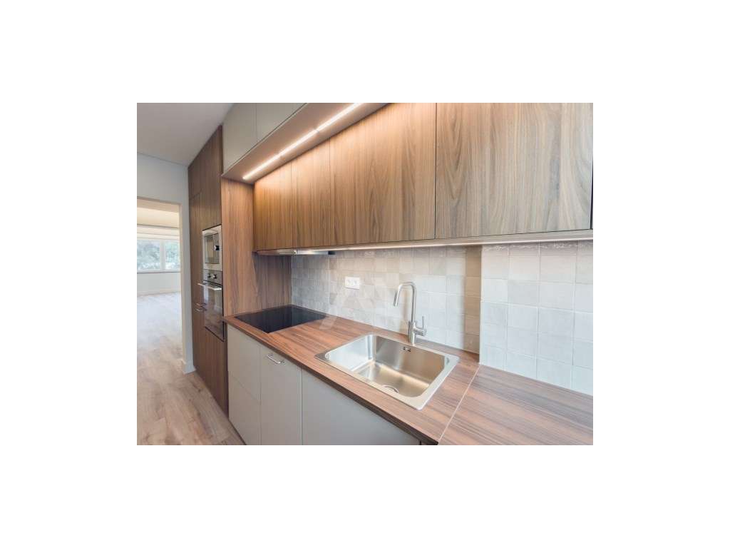 Apartamento T2 renovado no Monte Estoril-7
