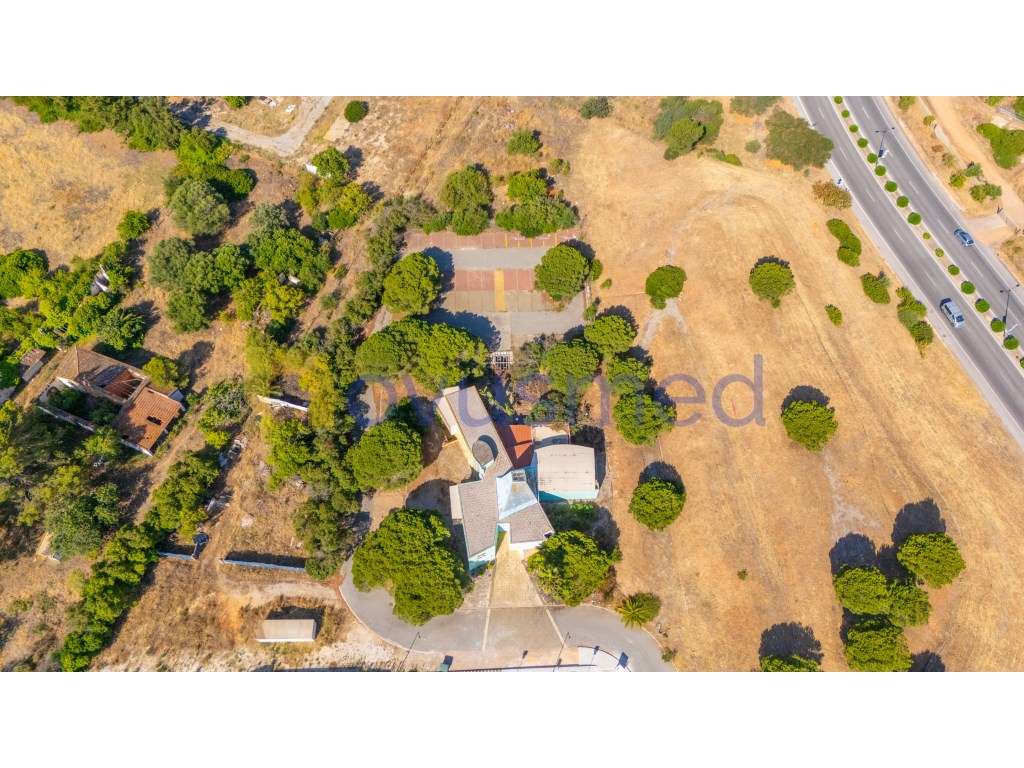 Edifício para Comércio, Serviços e Escritórios com Estacionamento n...-28