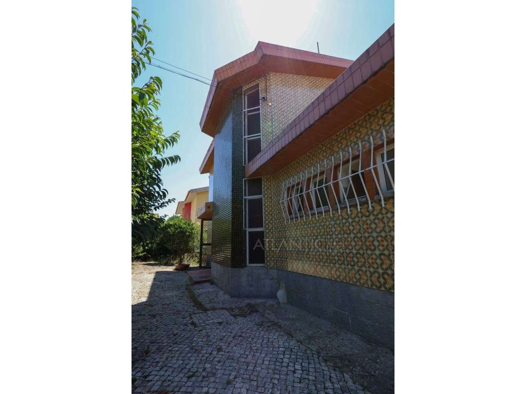 Moradia T6 em Monte Abraão-55