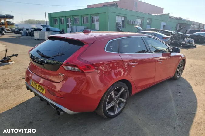 pompa vacuum supapa egr clapeta acceleratie galerie de admisie evacuare motoras fulie vibrochen Volvo V40 R-design 2015, motor 1.6 D2 114cp cod motor D4162T,  dezmembrez dezmembrari - 4