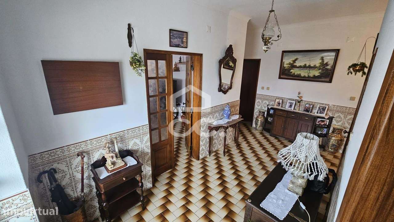 Moradia V4 com 174 M2, aproveitamento de sótão, garagem para 2 viatura-29