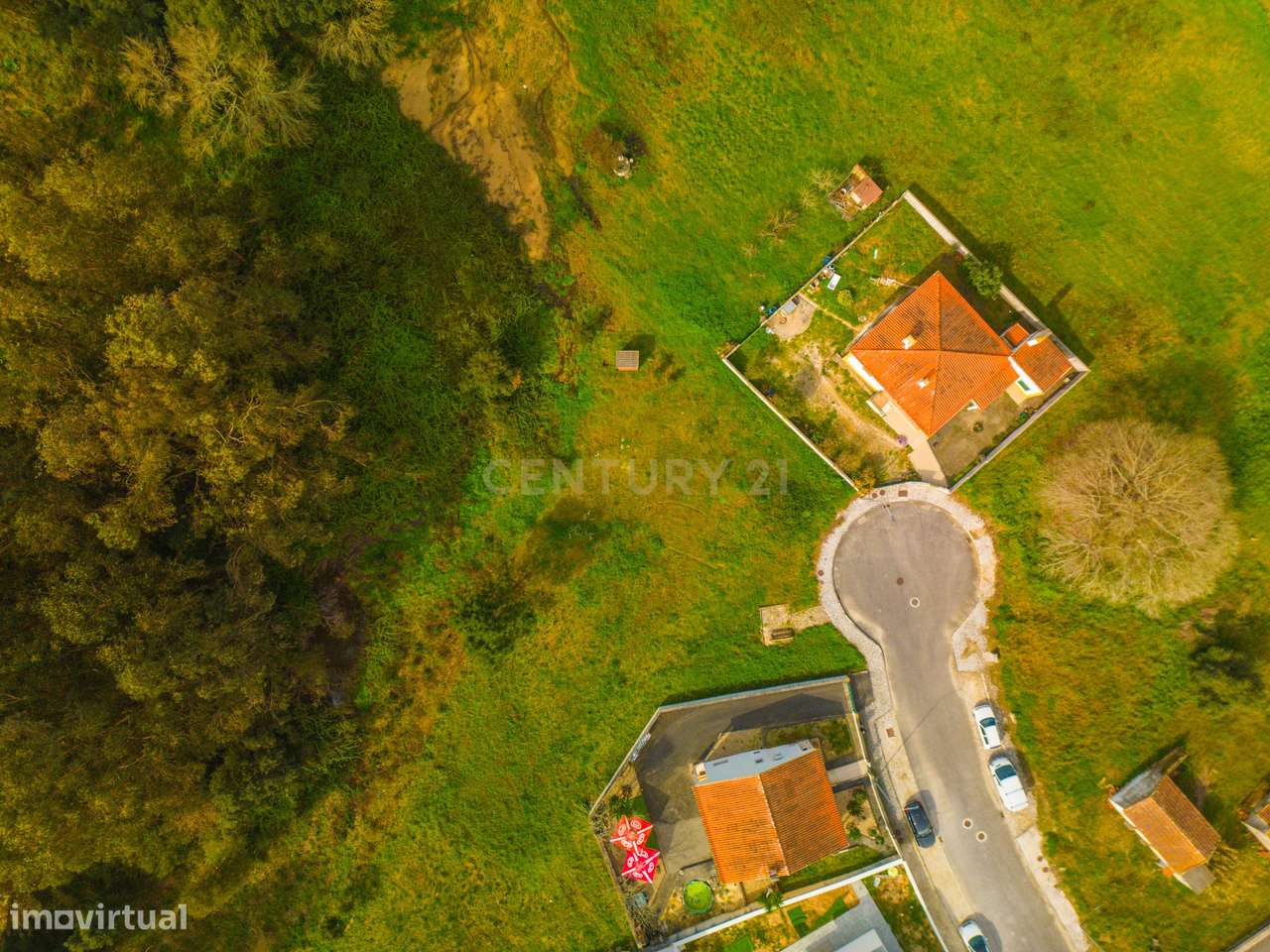 Lote de terreno com 646 m² situado em Casais da Areia, A-dos-Negros.-9