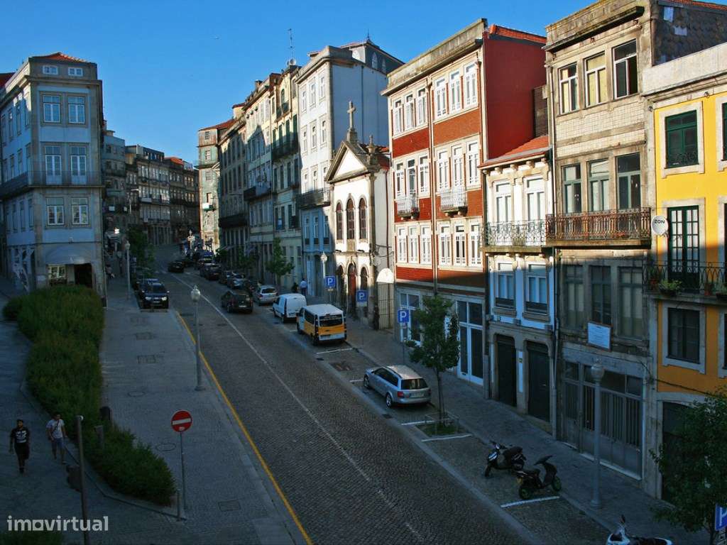 Fantástico T1 com varanda para a Praça Almeida Garrett (Estação de ...-16