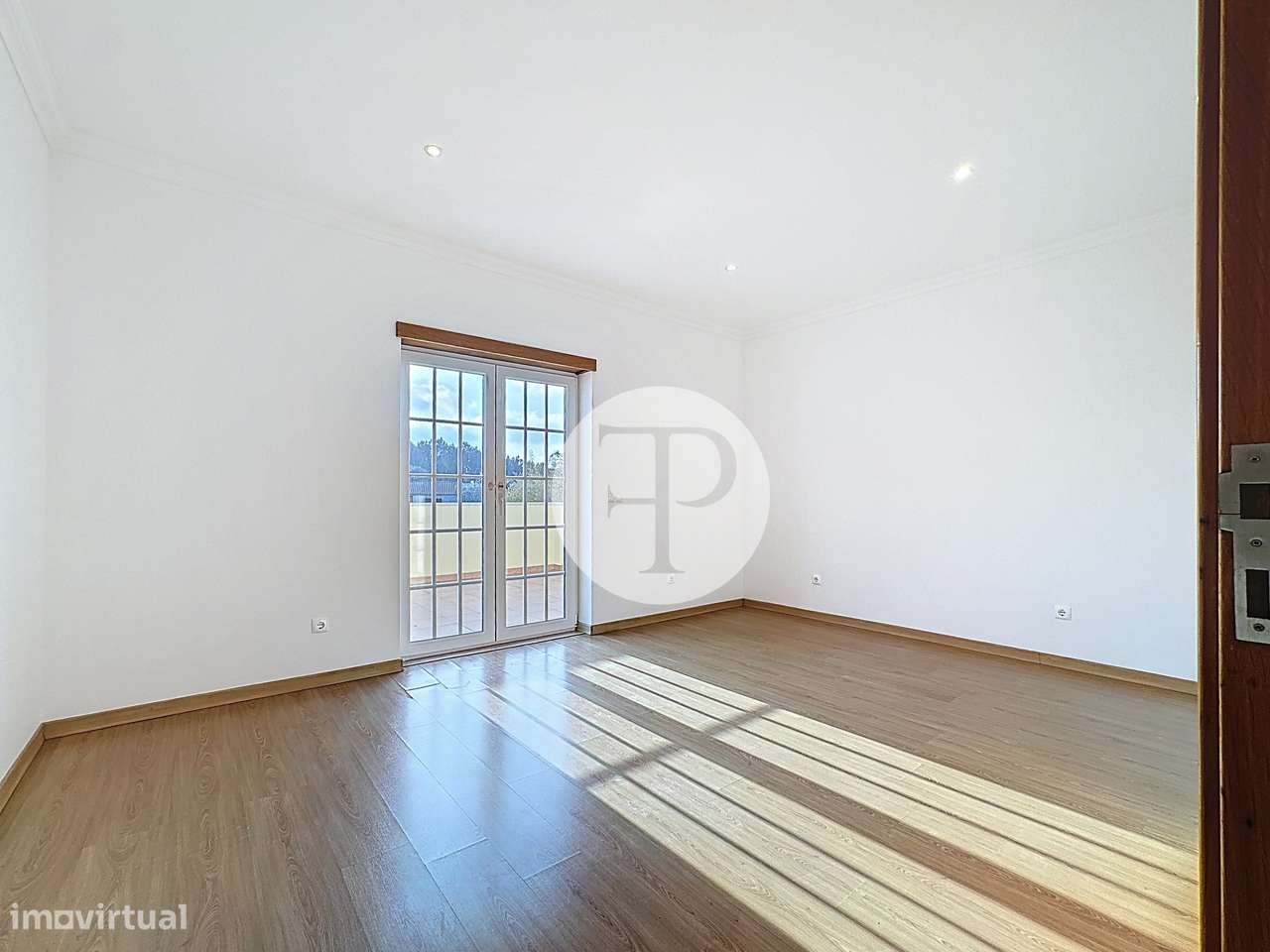 Moradia T5 com piscina no Nadadouro | 408 m² | Lote de 809 m²-35