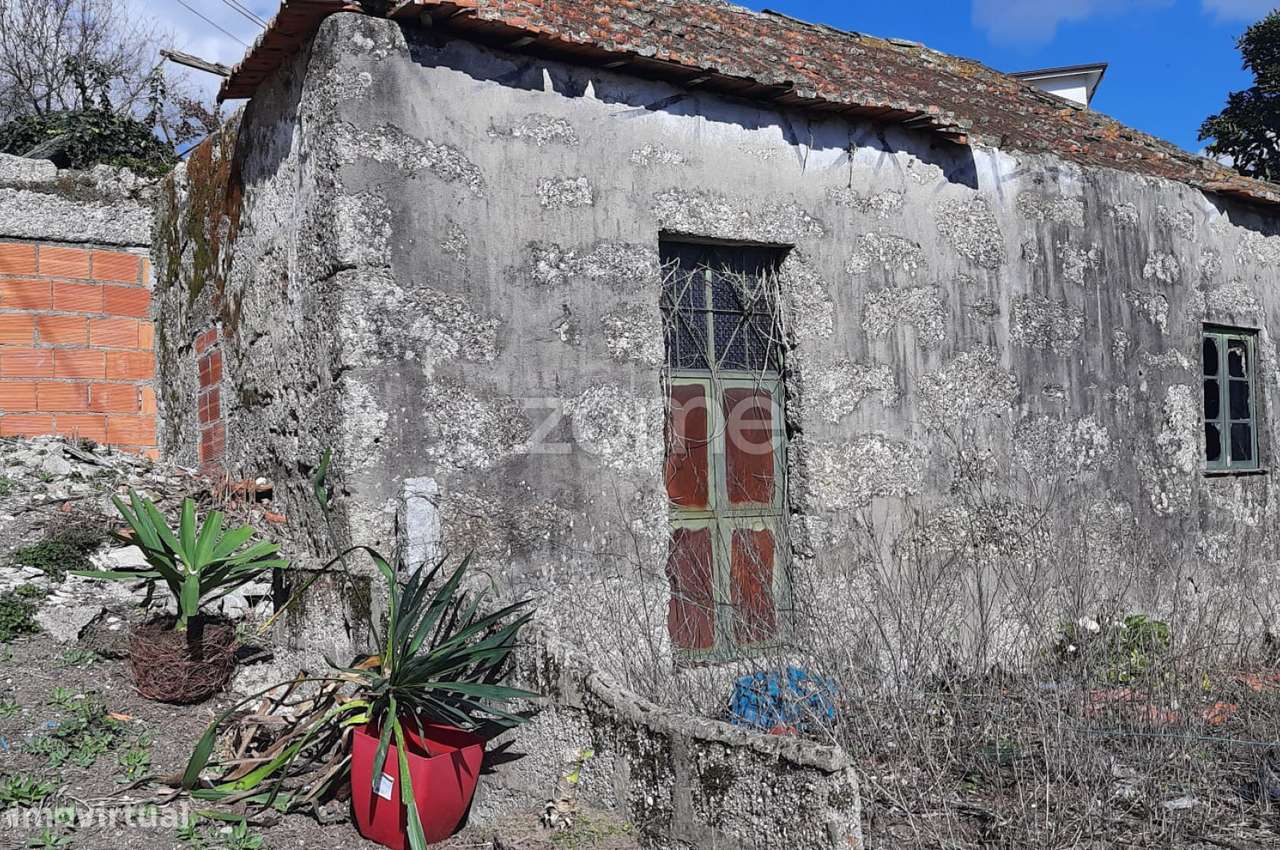 Moradia T2 em Ruínas com Terreno Rústico – Lordelo, Paredes - Grande imagem: 2/38