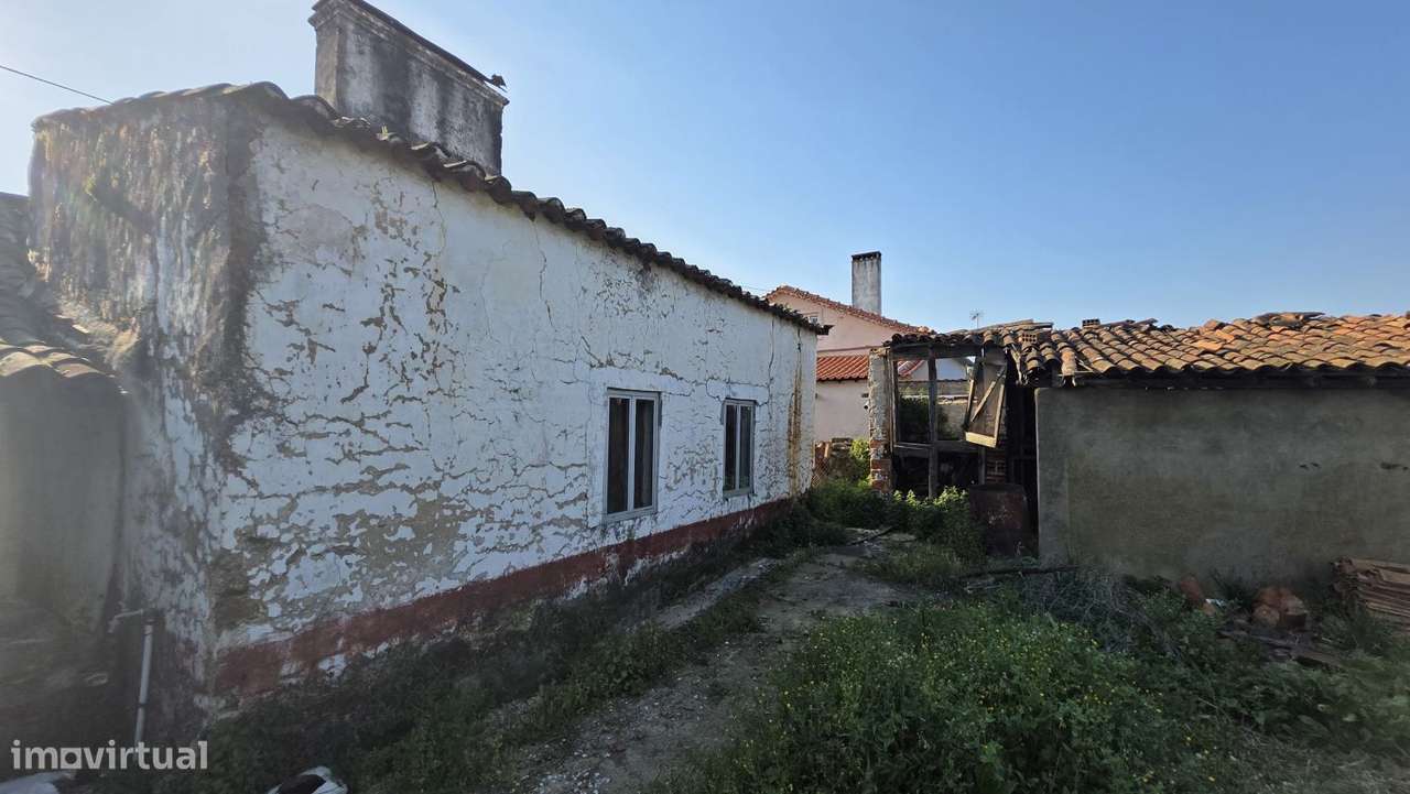 Moradia para restaurar, com terreno, perto de Ferreira do Zêzere-48