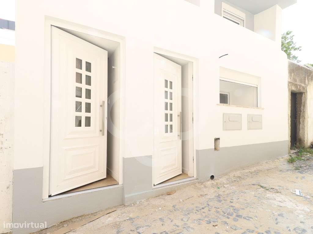 Apartamento T1 Renovado Conforto e Modernidade no Coração da Cidade...-11