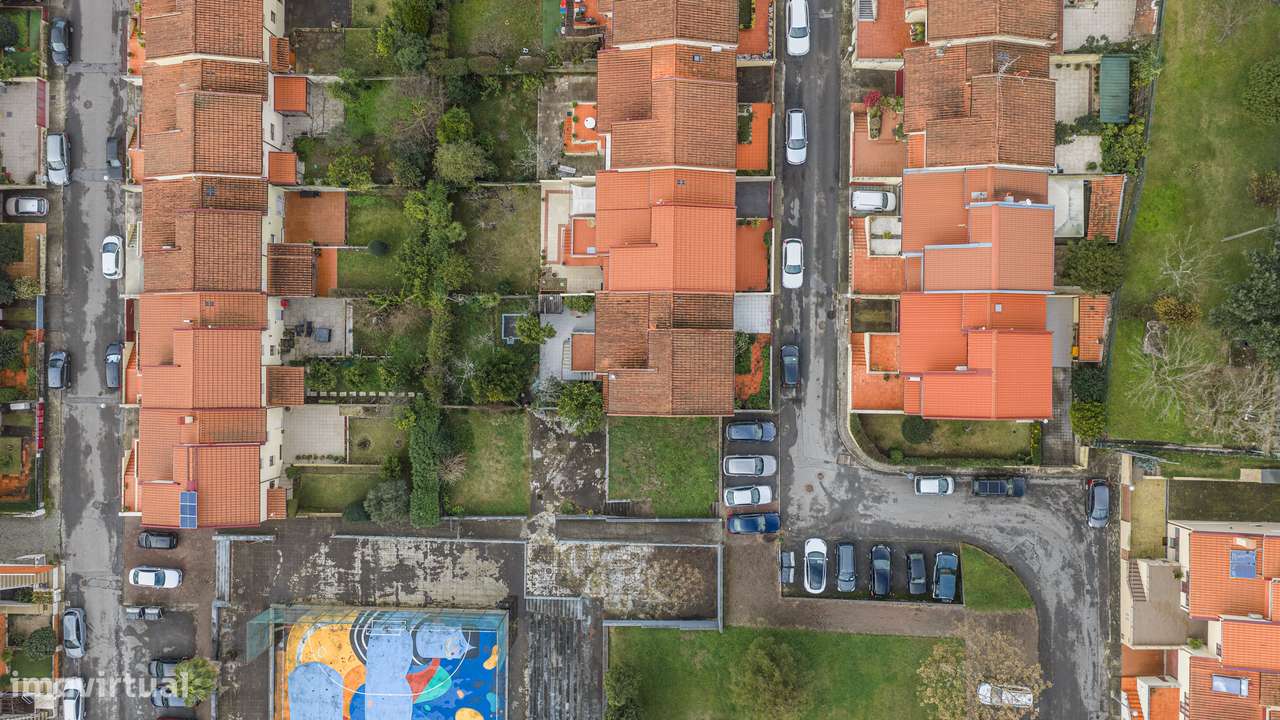 Moradia T4 de gaveto em Nogueira-32