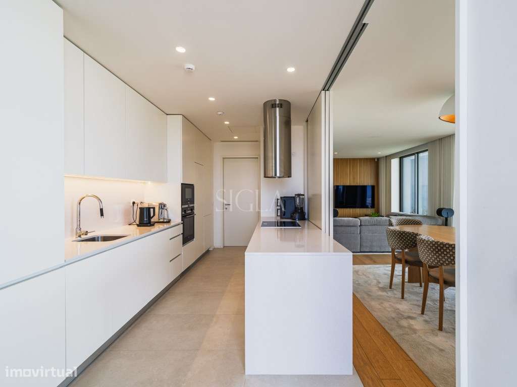 Penthouse T3 com piscina no terraço - Primeira linha de Mar-13
