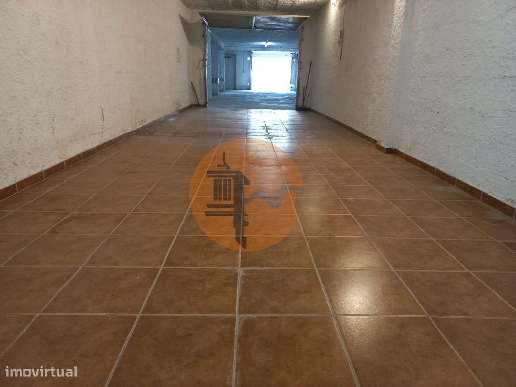Estacionamento coberto e fechado situado em Vila Nova de Cacela - Grande imagem: 5/7