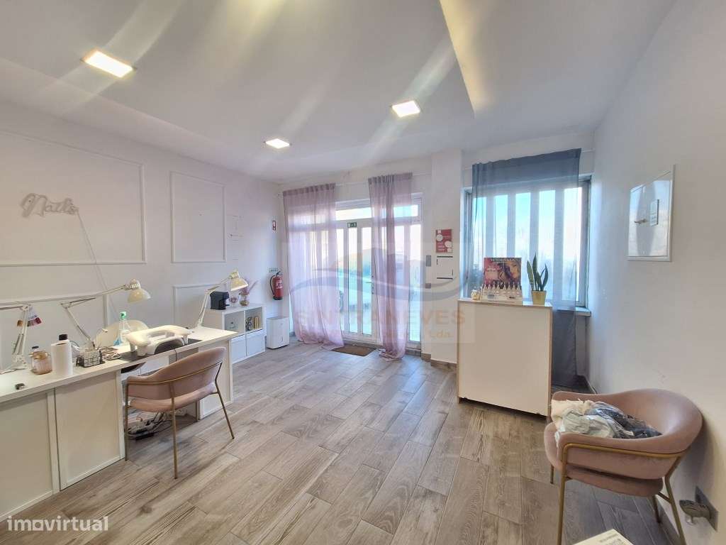 Loja em Queluz, renovada - Grande imagem: 5/10