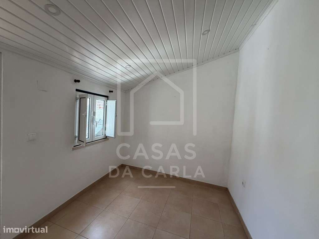 Moradia T2+2 com logradouro e garagem em Faro do Alentejo-16
