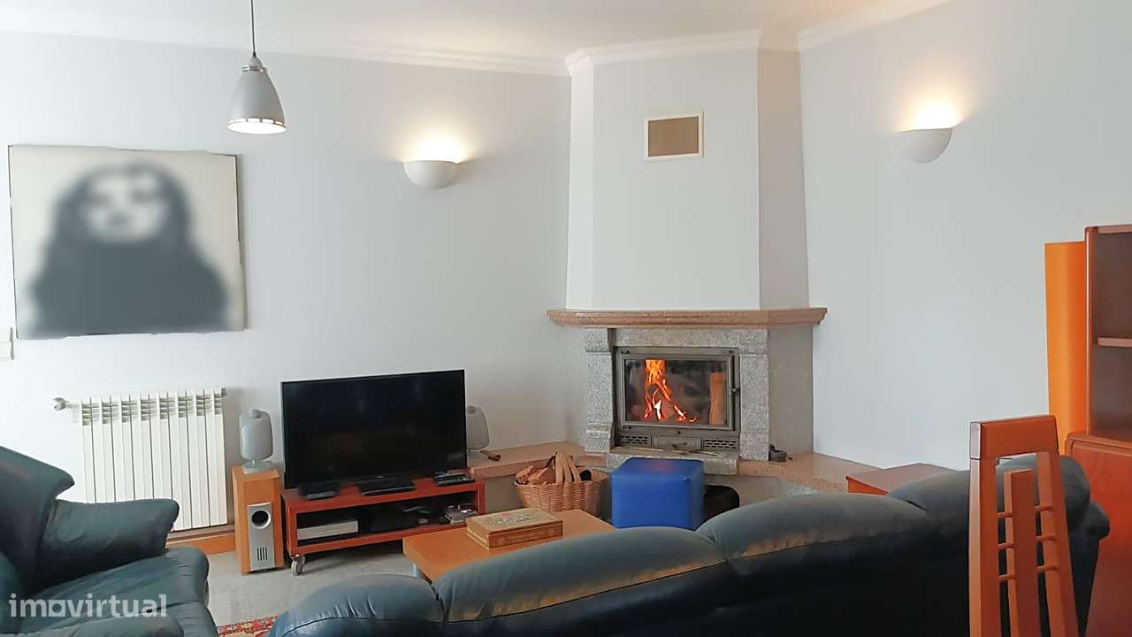 Moradia T3 com Suite, Garagem e Salão de Convívio em Alfena, Valongo-5