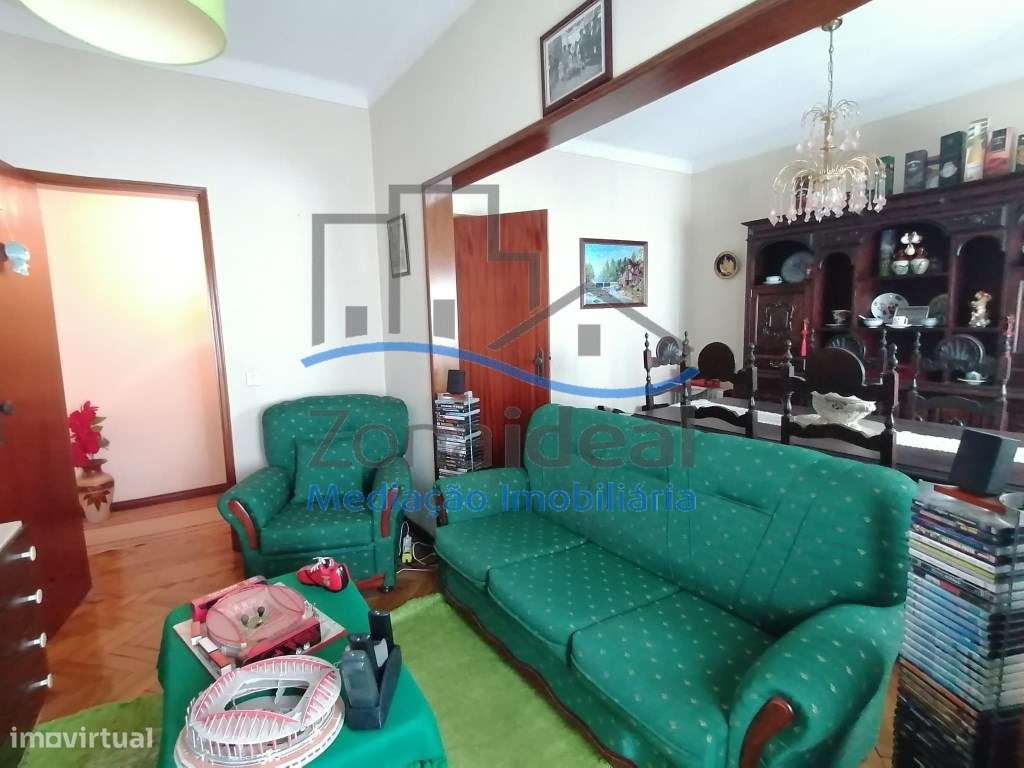 Moradia com dois pisos e logradouro, localizada em Alenquer - Grande imagem: 5/46