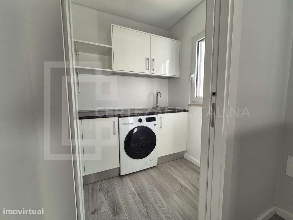MORADIA CONTEMPORÂNEA COM PISCINA PRIVADA E GARAGEM-23