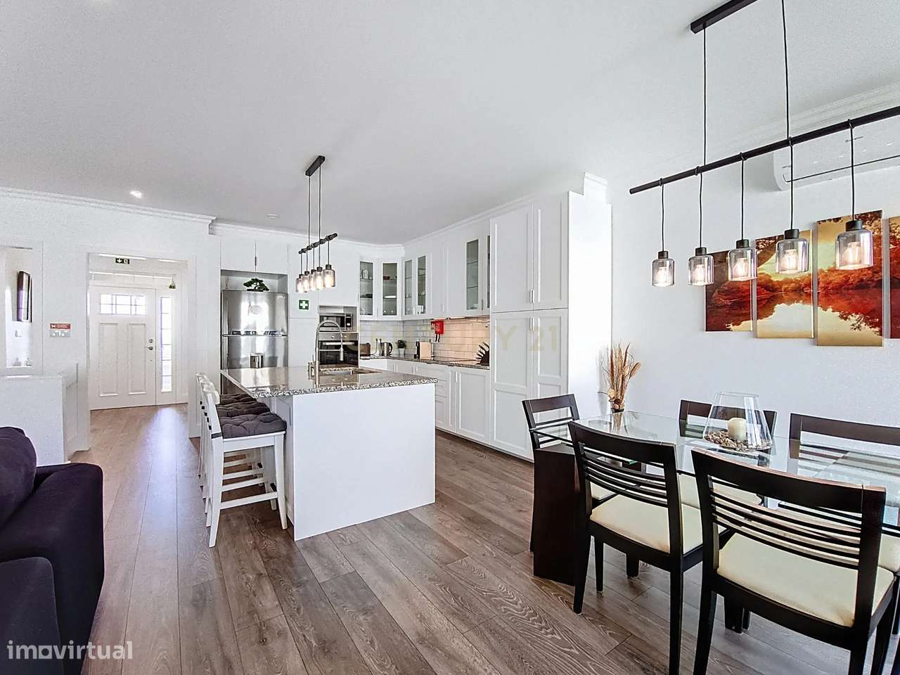 Moradia Moderna com Piscina + Apartamento Independente | Construção 20-14