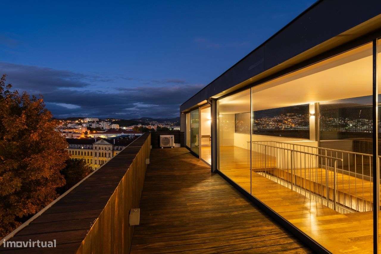 Penthouse Luxuosa com Piscina e Vistas 360º no Coração de Braga-45