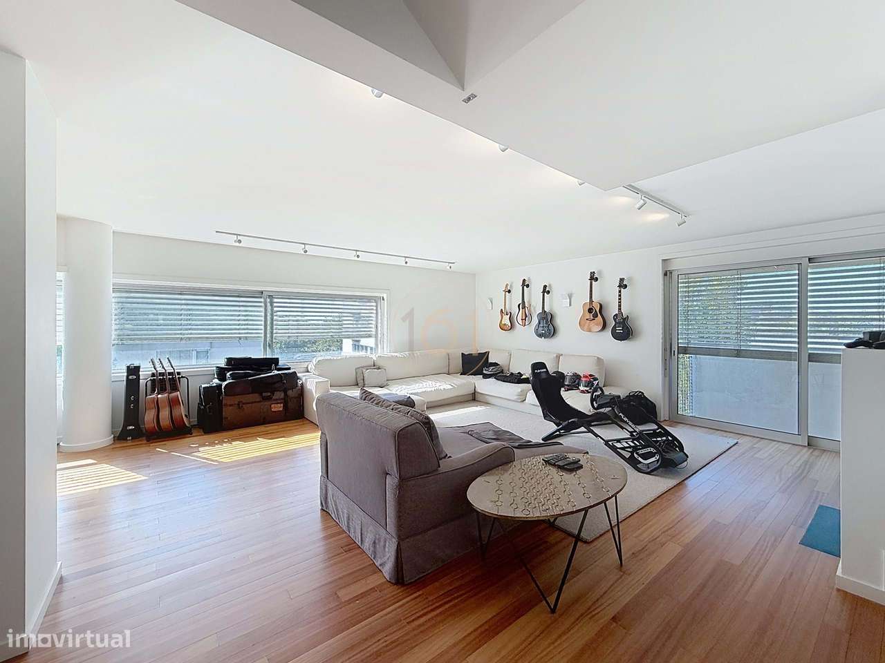 Apartamento T4 Duplex com Terraço e 4 Lugares de Garagem, com Possibil - Grande imagem: 3/47