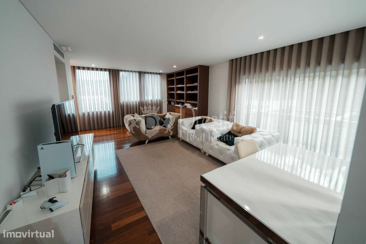 Moradia T4 com Vistas Deslumbrantes em Guimarães-25