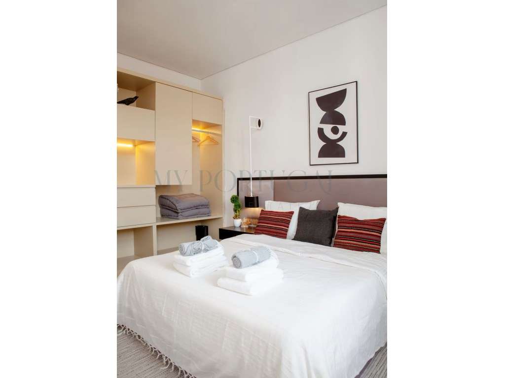 Refúgio de Design e Luz na Praça Dom Luís I - Onde o Rio encontra a...-19