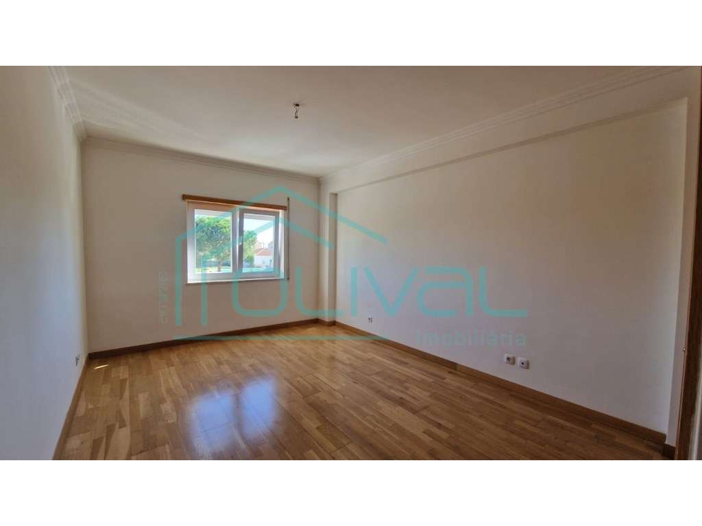 Apartamento T3 em Condomínio Privado com Piscina-8