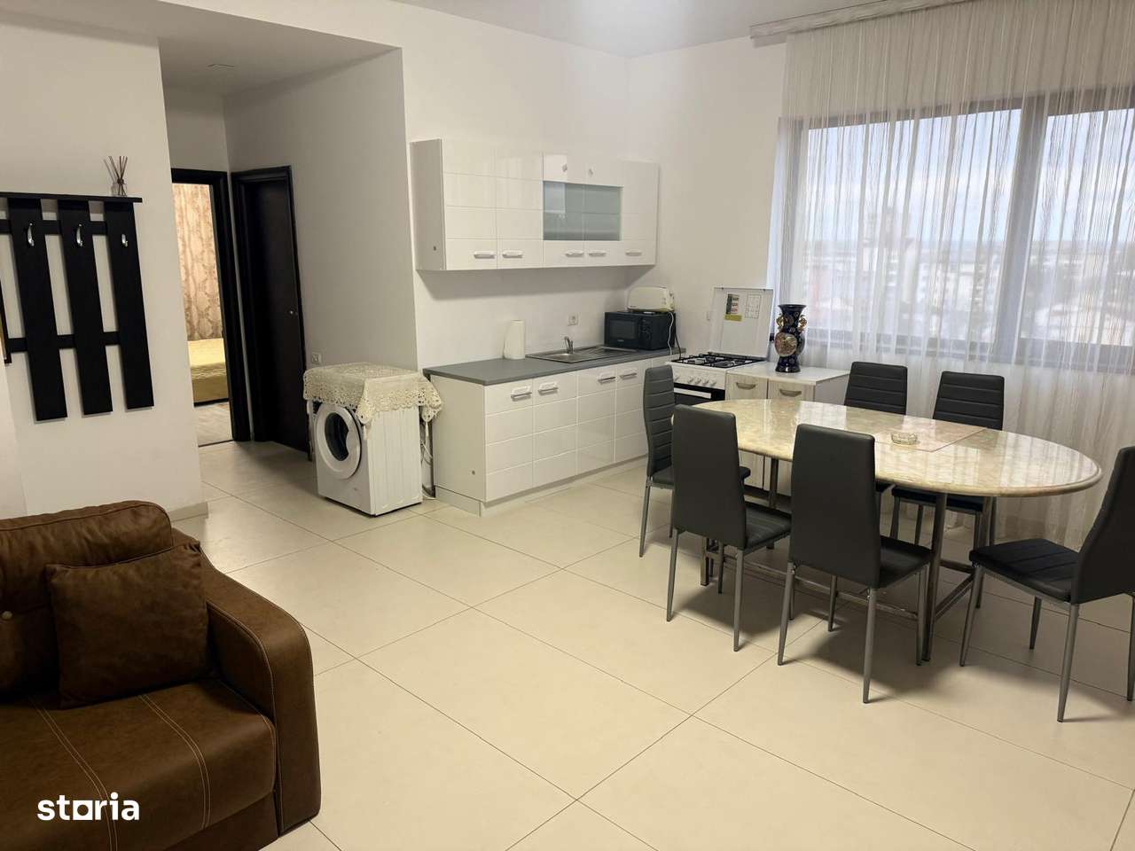 Apartament 2 camere de închiriat – Zona Delfinariu 450 € - Imagine principală: 2/13
