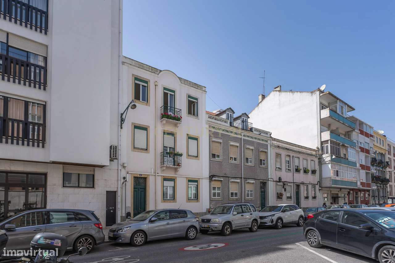 T2 em Campo de Ourique com Pátio de 23m²-23