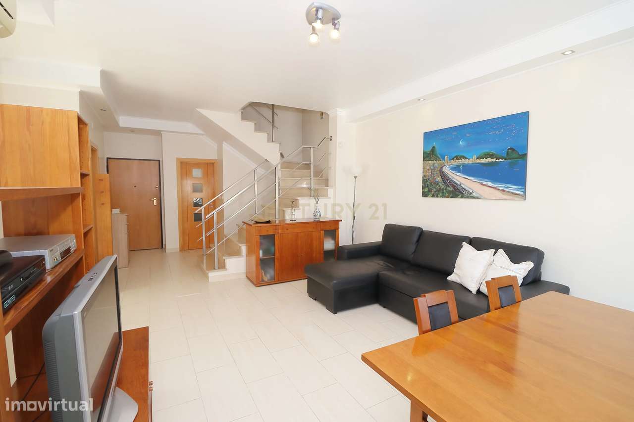 Moradia T4 com Garagem Ampla e Grande Espaço Exterior Charneca da Capa - Grande imagem: 4/54