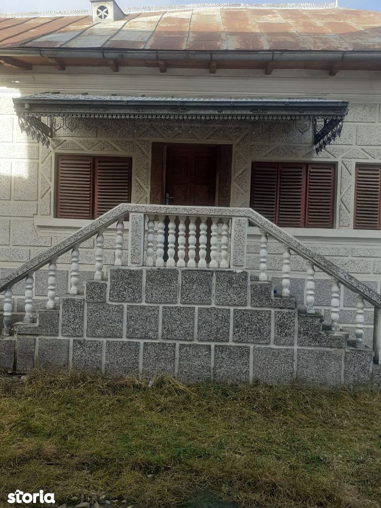 Gospodărie Gănești 2 case 9 camere 40000euro