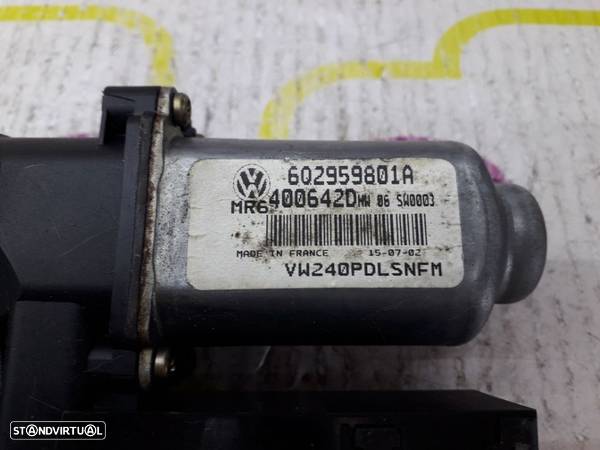 Motor de Elevador de Vidro Frt / Dto VW Polo 1.9 TDi 100Cv de 2003 - Ref : 6Q2959801A - NO330006 - 4