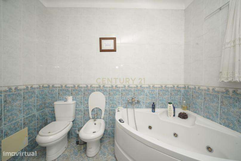 Espetacular Moradia em Setúbal com Jardim e Garagem-14