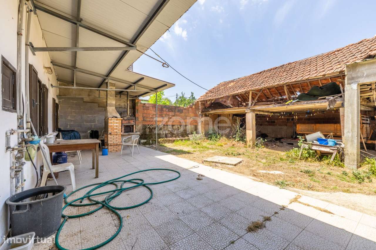 Moradia T2 com Sótão e Anexo Convertíveis Gondemaria-24