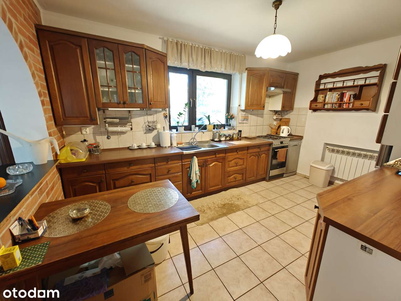 Dom wolnostojący w atrakcyjnej okolicy. Duża zadbana działka-4