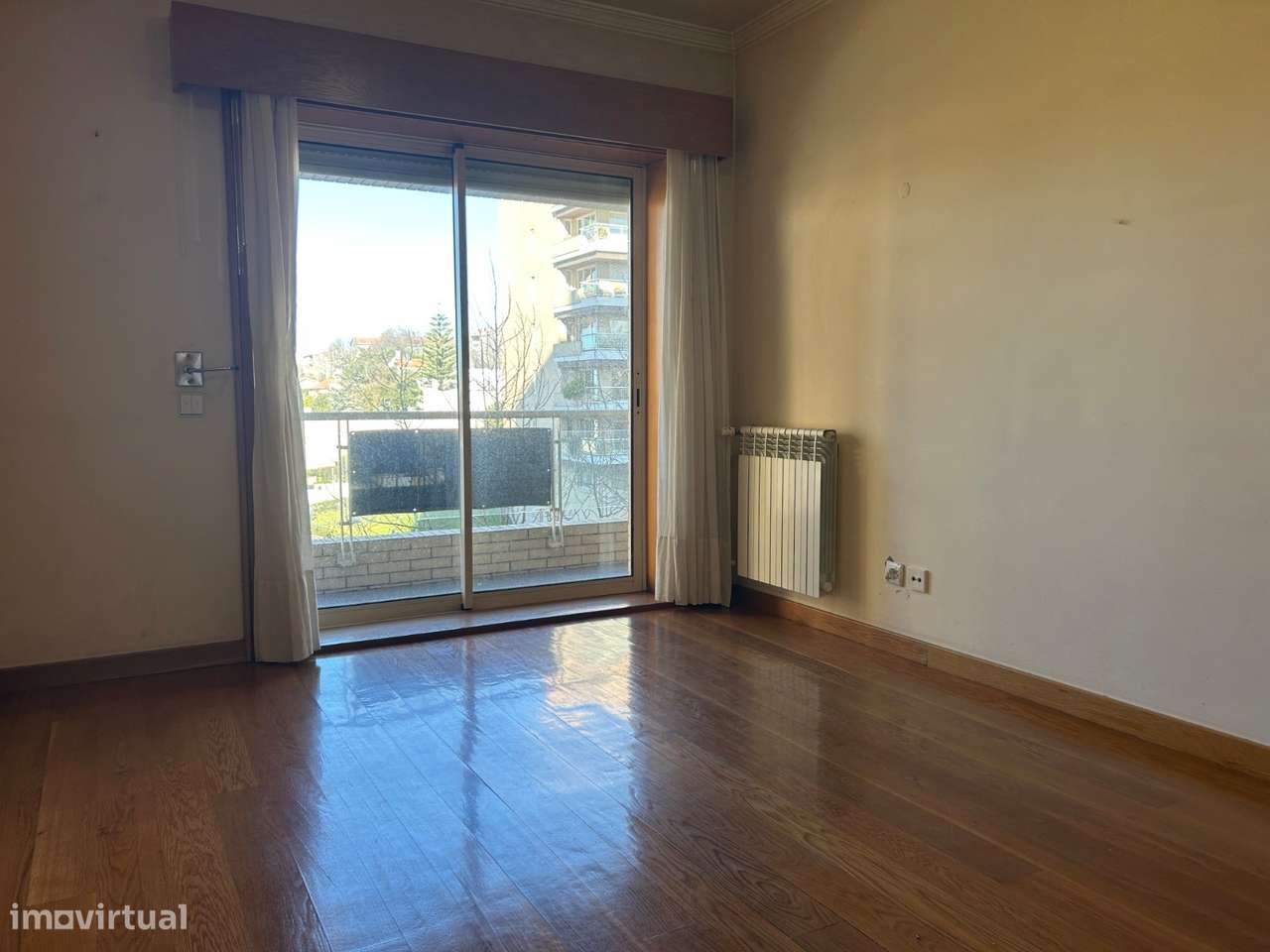 Apartamento T3 com Varanda junto à Praça do Império – Foz do Douro-2