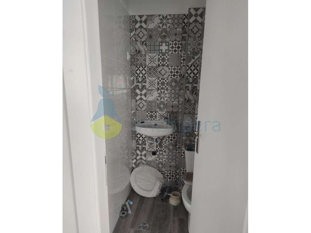 Loja para venda em Armação de Pêra a 150 metros da Praia - Grande imagem: 5/10