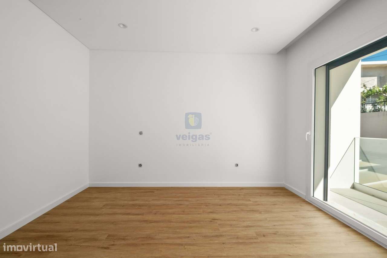 Moradia T5 Contemporânea com Piscina Aquecida – Santa Iria da Azóia-30