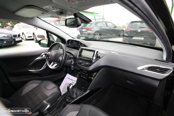 Peugeot 2008 1.2 PureTech Allure - 22