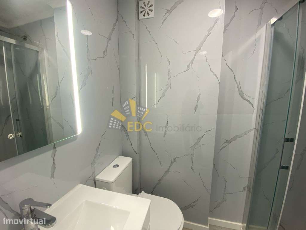Apartamento T2 Totalmente Remodelado em zona Premium de Benfica | A...-22