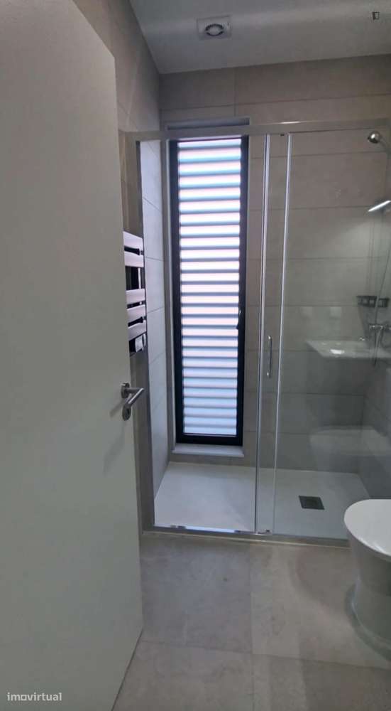 Quarto - localizado em Aveiro - Grande imagem: 4/10