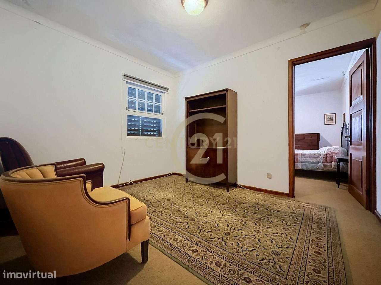 Moradia com Espaço Comercial no Coração de Angra do Heroísmo – Uma Opo-43