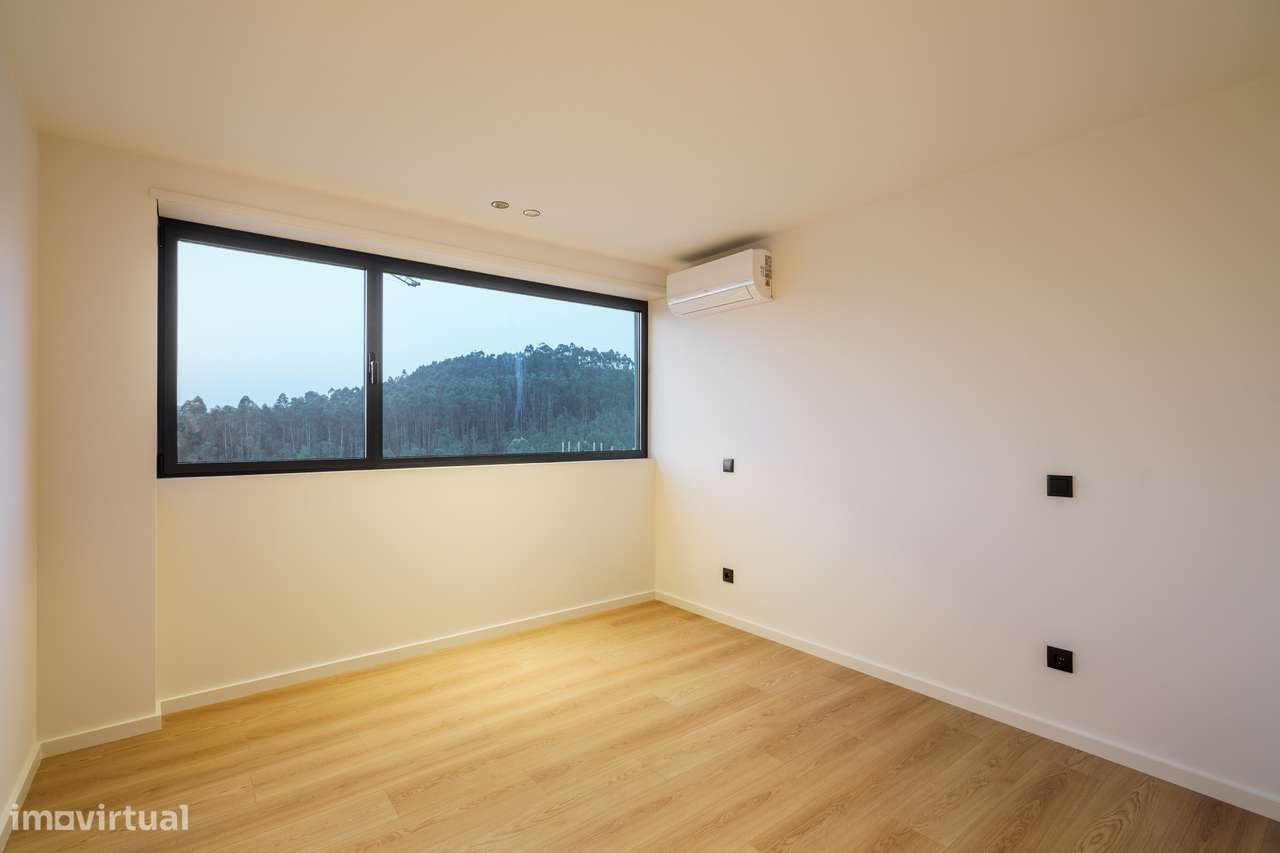 Apartamento T3 Novo com Vistas & Varanda-34