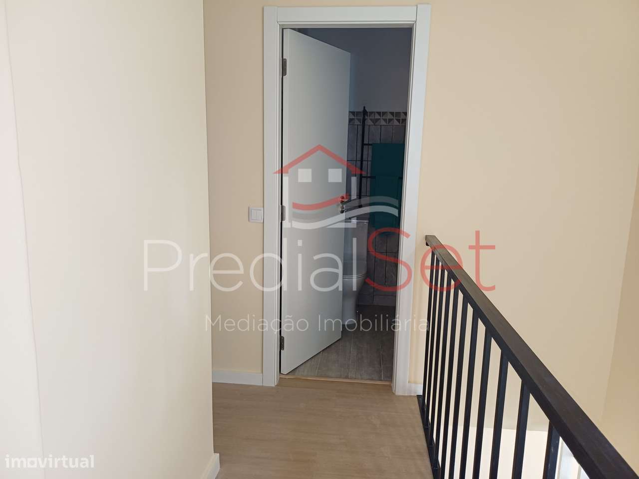 Moradia T3 Totalmente remodelada em Setúbal-13