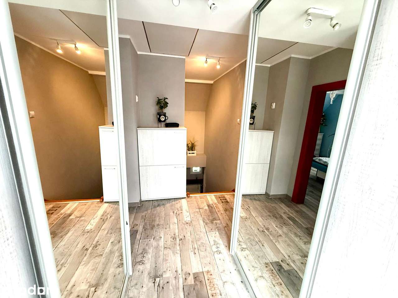 Zadbany dom na osiedlu Czarne Jelenia Góra.-5