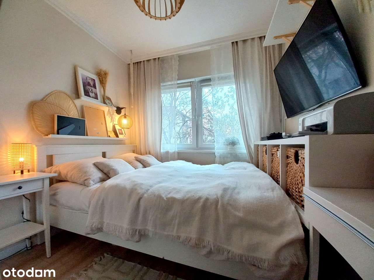 Jasne i wygodne, nowocześnie urządzone,  2 pokoje + piwnica-0