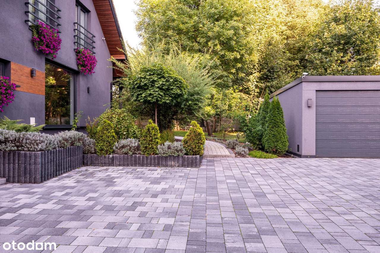 Komfortowy dom z zjawiskową działką świetnie skomunikowany-9