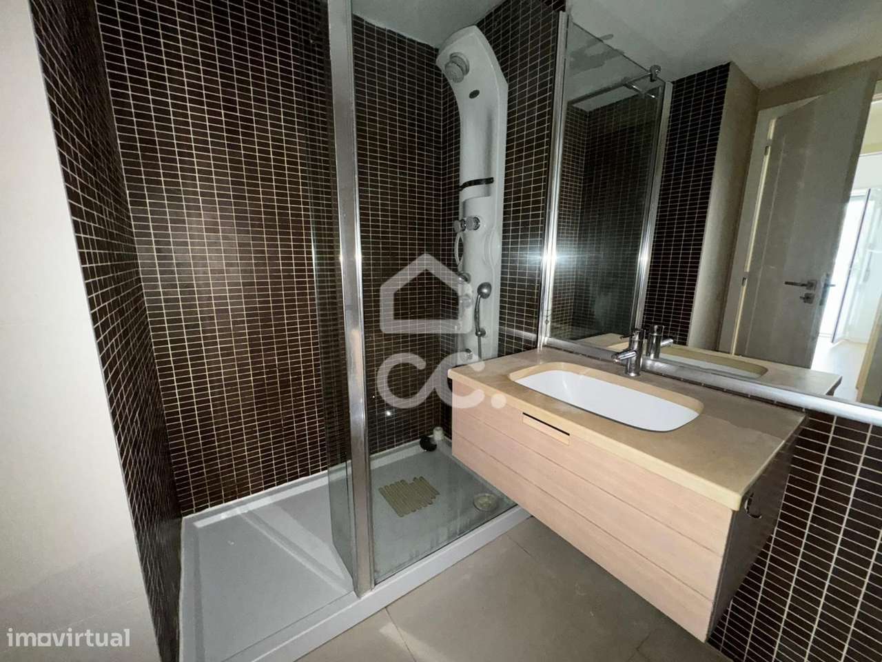 T2 Moderno e Luminoso em Benfica – Pronto a Habitar!-10