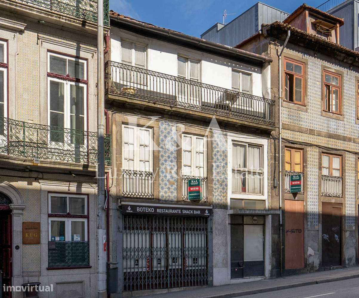 Prédio no centro do Porto - Grande imagem: 2/23